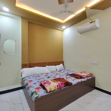 Hotel Chhavi Ujjain Exteriör bild