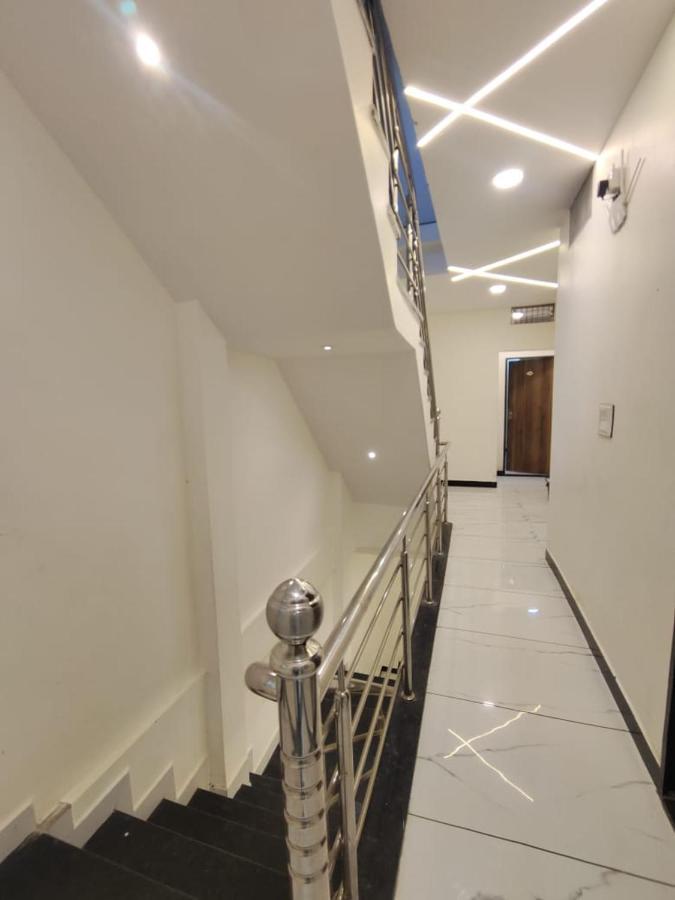 Hotel Chhavi Ujjain Exteriör bild