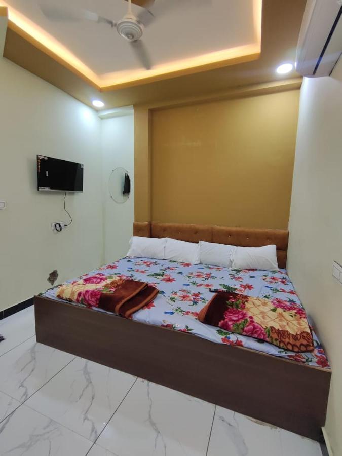 Hotel Chhavi Ujjain Exteriör bild